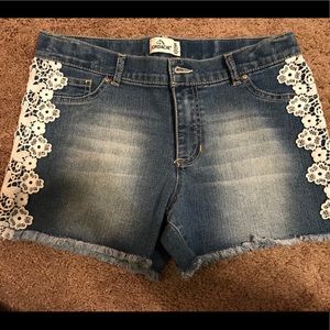 Jean lace short shorts